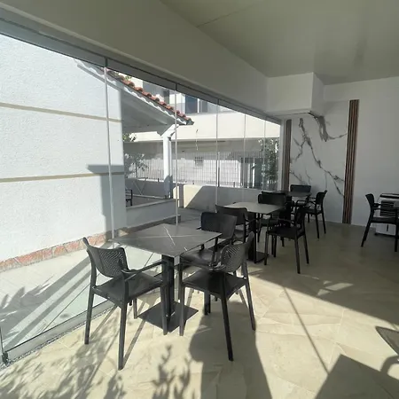 House Pollo 4*