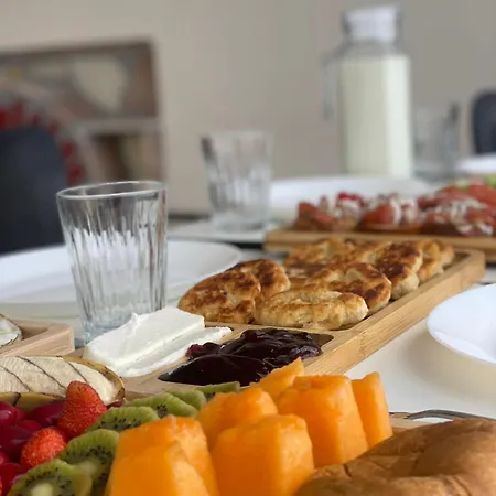 House Pollo Πανσιόν Εξαμίλιο