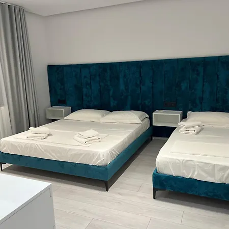 House Pollo Πανσιόν Εξαμίλιο