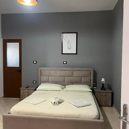 House Pollo Πανσιόν 3*