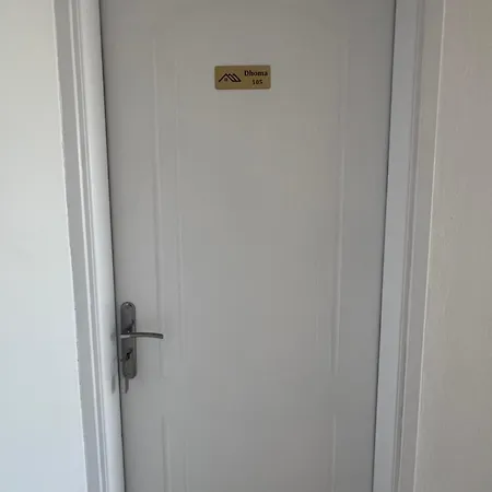 House Pollo Εξαμίλιο